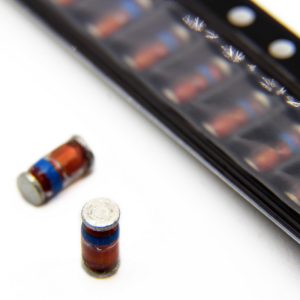 دیود زنر 18 ولت 1 وات SMD